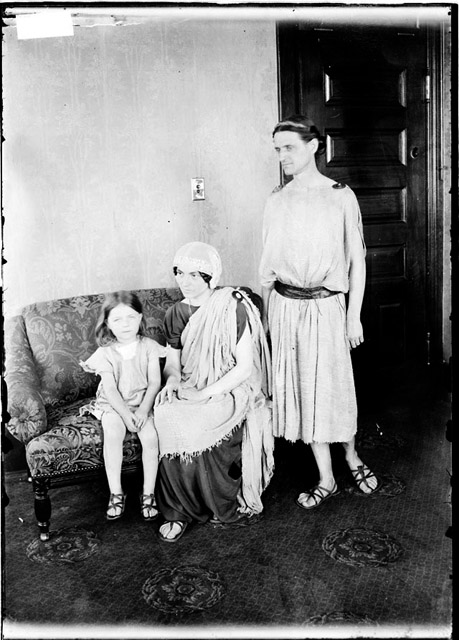 Raymond, Isadora, and Menelkas Duncan (1910)